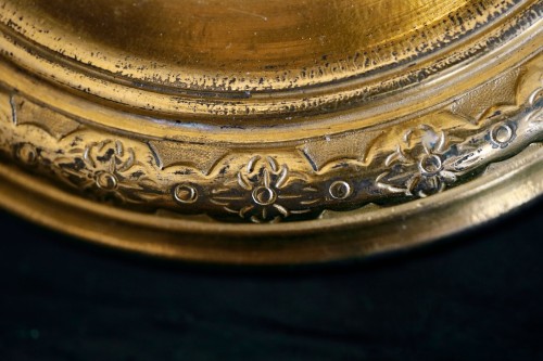 Louis XIV - Suite de quatre bougeoirs en bronze doré et ciselé