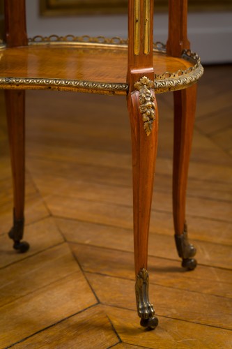 Mobilier Table & Guéridon - Petite table de Martin Carlin