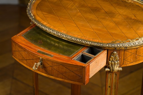 Antiquités - Petite table de Martin Carlin