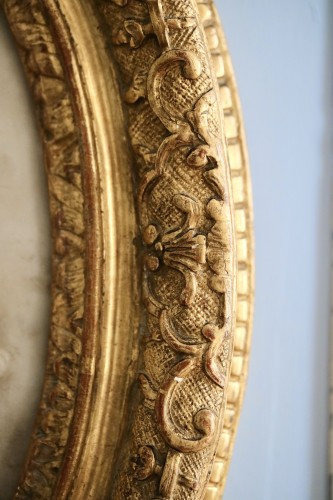 Objet de décoration  - Médaillon oval en marbre blanc représentant Louis XIV de profil