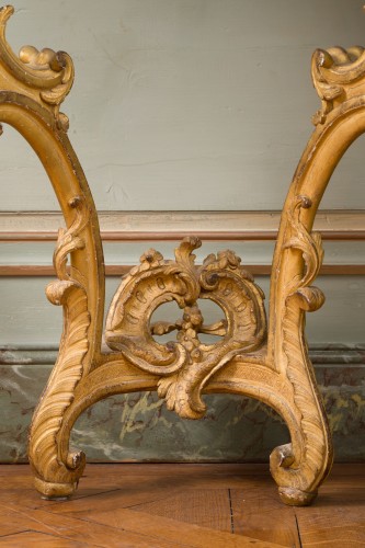 Paire de consoles Louis XV en bois doré - Galerie Pellat de Villedon