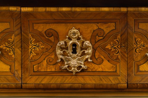 Exceptionnelle commode tombeau marquetée - Galerie Pellat de Villedon