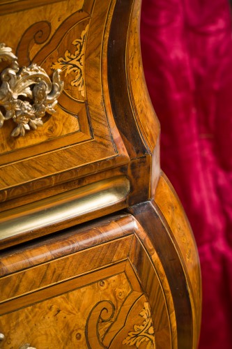 Antiquités - Exceptionnelle commode tombeau marquetée
