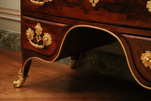 Mobilier Commode - Commode à pont en bois de palissandre attribuée à Etienne Doirat