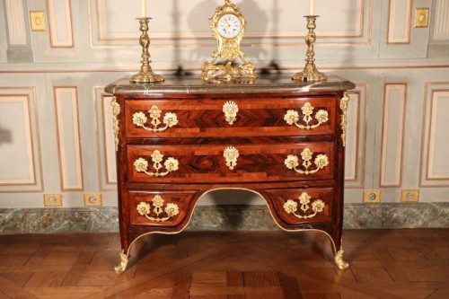 Antiquités - Commode à pont en bois de palissandre attribuée à Etienne Doirat