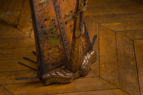Harpe à pédale en bois doré et sculpté d'époque Louis XVI - Galerie Pellat de Villedon