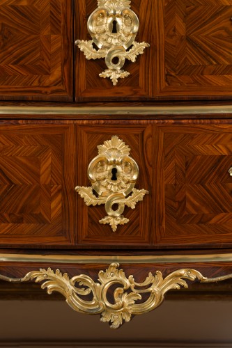 Commode sauteuse Louis XV estampillée FG pour François Garnier - Louis XV