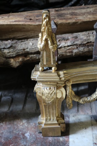Antiquités - Paire de grands chenets en bronze ciselé doré attribué à Pitoin d’époque Transition