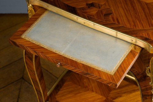 Mobilier Table & Guéridon - Table à écrire, modèle de RVLC dit Lacroix d'époque Louis XV
