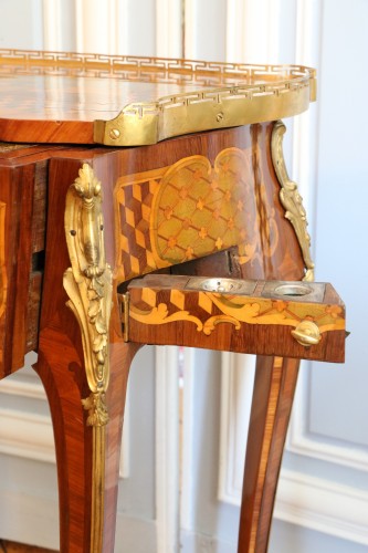 XVIIIe siècle - Table à écrire dite « à la Pompadour » estampillée Léonard Boudin
