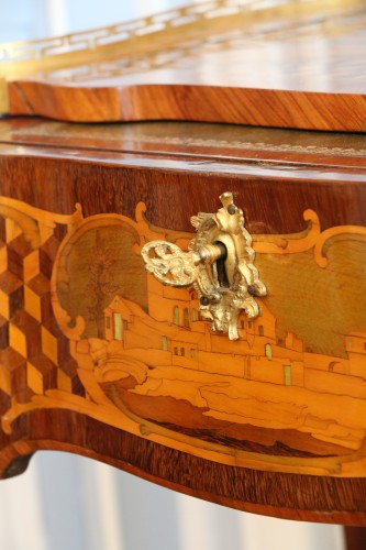 Table à écrire dite « à la Pompadour » estampillée Léonard Boudin - Louis XV