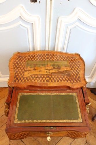 Antiquités - Table à écrire dite « à la Pompadour » estampillée Léonard Boudin