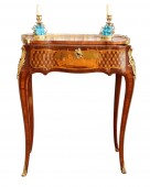 Table à écrire dite « à la Pompadour » estampillée Léonard Boudin