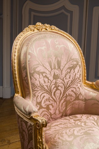 Antiquités - Paire de bergères Louis XVI, estampillée Antoine Gailliard