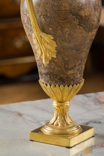 Paire de vases couverts d'époque Louis XVI - Galerie Pellat de Villedon