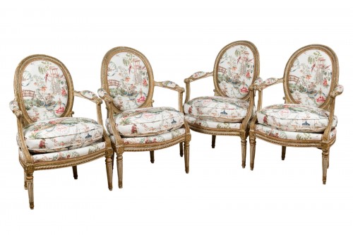 Suite de quatre fauteuils en médaillon d'époque Louis XVI