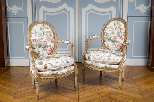 Suite de quatre fauteuils en médaillon d'époque Louis XVI - Sièges Style Louis XVI