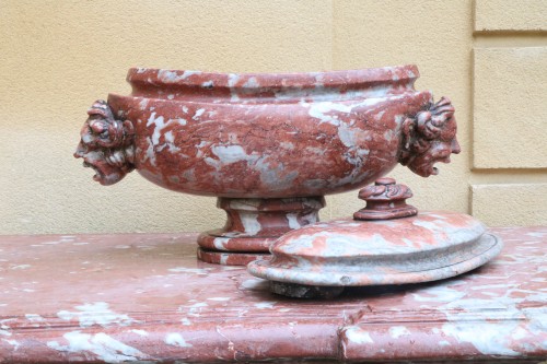 XVIIIe siècle - Paire de vases en marbre d'époque Louis XIV