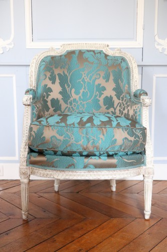 Paire de bergères à dossier en chapeau de gendarme d'époque Louis XVI - Galerie Pellat de Villedon