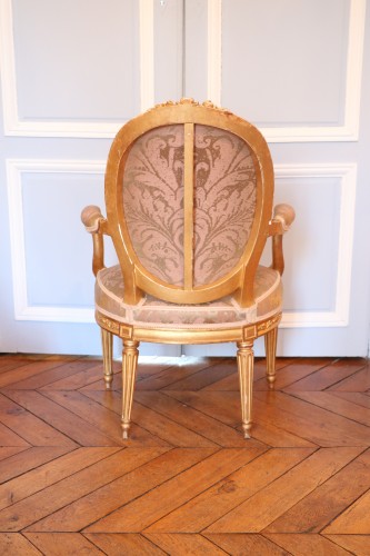 XVIIIe siècle - Paire de fauteuils à dossier médaillon Transition estampillés Pierre Bernard