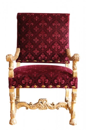 Fauteuil à dossier plat mouluré et sculpté d'époque Louis XIV