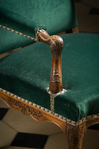 Sièges Fauteuil & Bergère - Paire de fauteuils à la reine en bois de hêtre teinté et sculpté