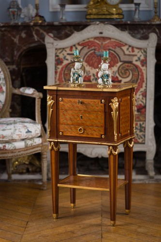 Louis XVI Period Side Table by Philippe-Claude Montigny - Furniture Style Louis XVI