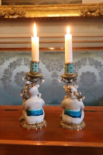Luminaires Bougeoirs et Chandeliers - Paire de bougeoirs Régence en porcelaine de Chine montée en bronze doré