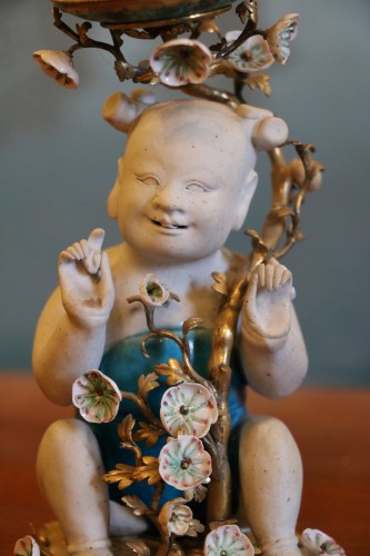 Paire de bougeoirs Régence en porcelaine de Chine montée en bronze doré - Régence