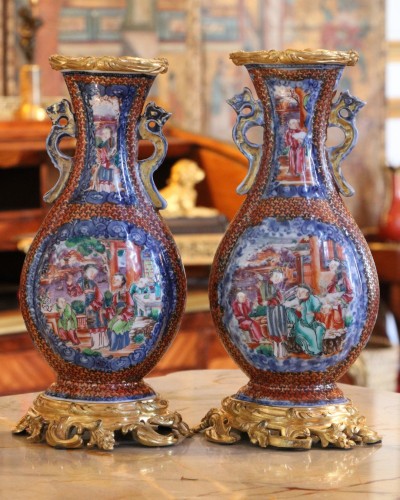 Paire de vases en porcelaine de Chine - Céramiques, Porcelaines Style Louis XV