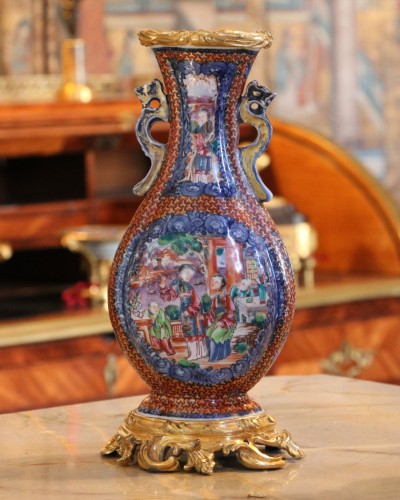 Céramiques, Porcelaines  - Paire de vases en porcelaine de Chine