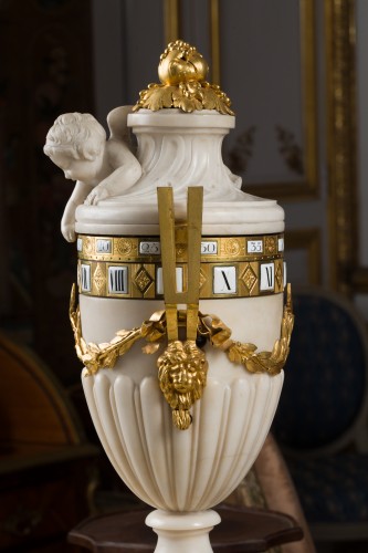 Pendule à cercles tournants en marbres blanc, bleu turquin et bronze ciselé et doré - Galerie Pellat de Villedon