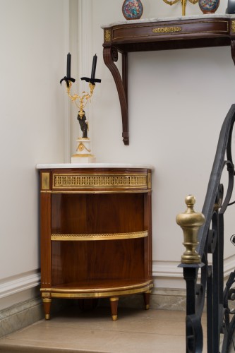 Paire d’encoignures estampillées G.Dester provenant du château de Dampierre - Mobilier Style Louis XVI