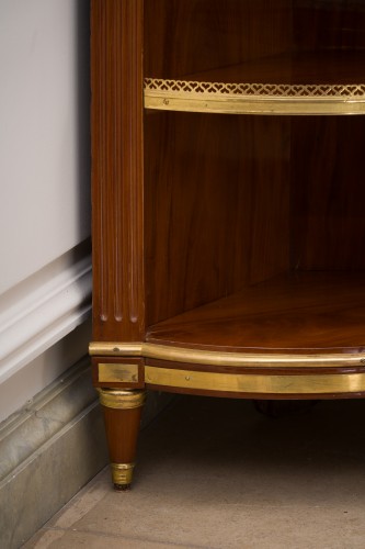 Louis XVI - Paire d’encoignures estampillées G.Dester provenant du château de Dampierre