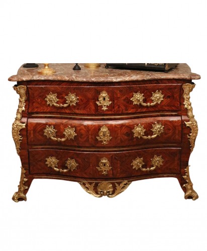 Commode tombeau d'époque Louis XV