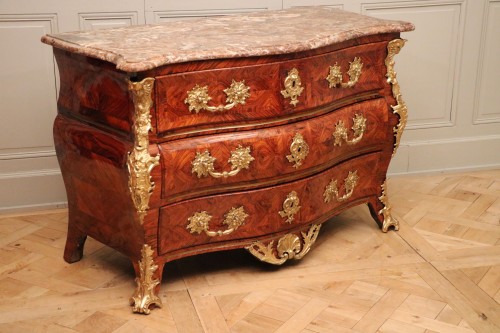 Mobilier Commode - Commode tombeau d'époque Louis XV