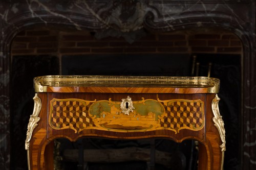 Table à écrire dite « à la Pompadour » estampillée Léonard Boudin - Mobilier Style Transition