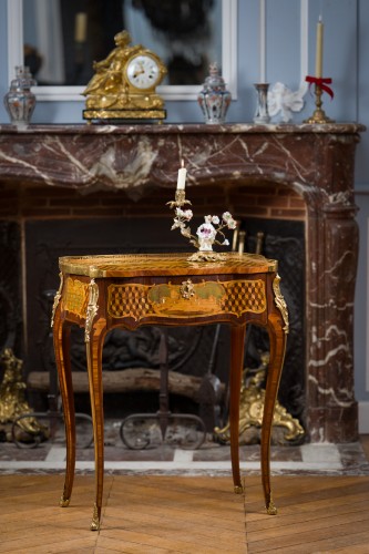 Table à écrire dite « à la Pompadour » estampillée Léonard Boudin - Transition