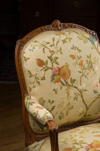 Louis XV - Suite de quatre fauteuils à la reine, estampillés Tilliard