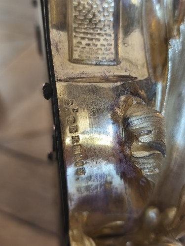Antiquités - Cartel d’époque Louis XV en bronze doré, signé Saint Germain