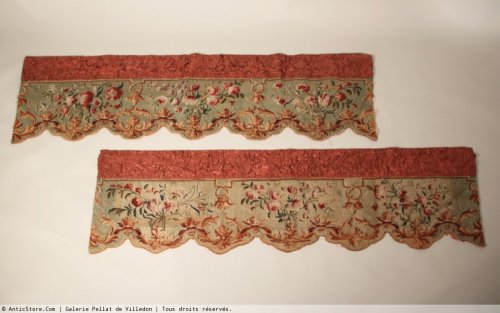 Paire de cantonnières, tapisserie royale de Beauvais - 