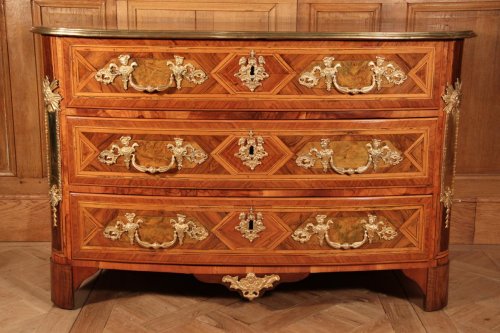 Commode en D attribuée à Thomas Hache - Mobilier Style Régence