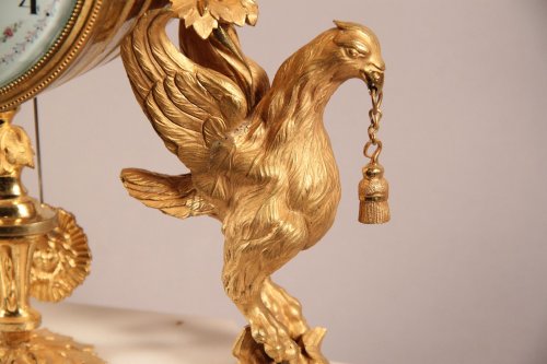 Pendule en bronze doré de la fin du XVIIIe siècle ornée de phénix - Galerie Pellat de Villedon