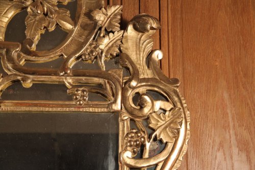 Miroirs, Trumeaux  - Miroir aux pampres de vigne, bois doré, époque Louis XV