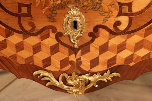 Commode galbée époque Louis XV, Est de la France - Mobilier Style Louis XV