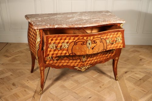 Louis XV - Commode galbée époque Louis XV, Est de la France