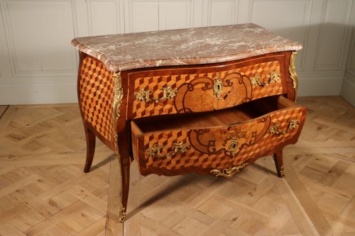 Antiquités - Commode galbée époque Louis XV, Est de la France