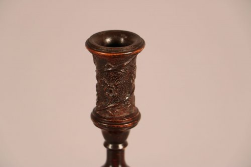 Flambeau de toilette en bois sculpté, vers 1700, attribué à César Bagard - Luminaires Style Louis XIV