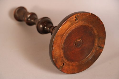 XVIIIe siècle - Flambeau de toilette en bois sculpté, vers 1700, attribué à César Bagard