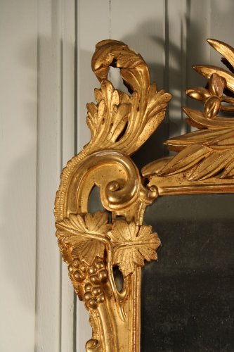 XVIIIe siècle - Miroir, époque Louis XV, bois sculpté et doré, Provence